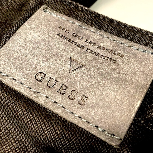 Pair of men’s Guess jeans (Black/Size 32) In perfect condition. Barely touched. - Picture 2 of 5